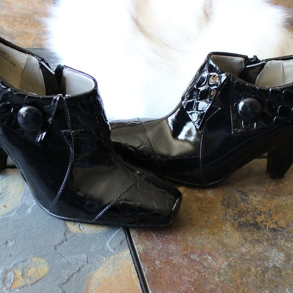 NWT - Bellini black patent ankle bootie, size 6M - Picture 2 of 8